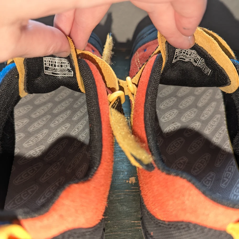 KEEN Jasper Big Kids Size 6 suede sneakers with easy on bungee cinch - Picture 9 of 12